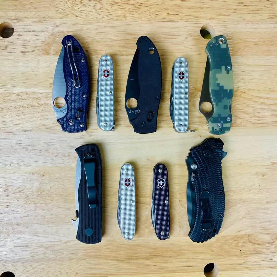 assorted folding pocket knives